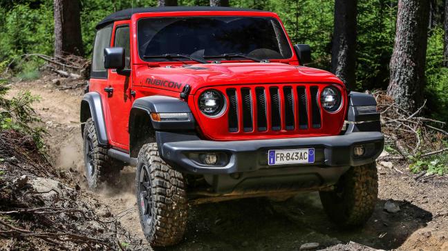 Evoluant en douceur, le style du Wrangler reste fidèle aux origines.